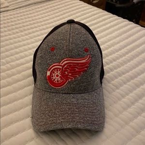 Zephyr Detroit Red Wings Fitted Cap - Small